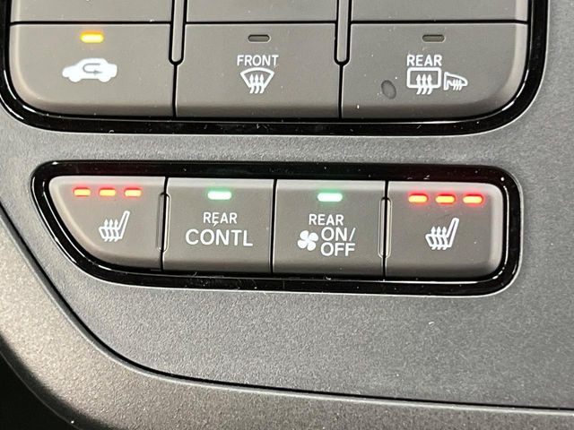 【シートヒーター】寒い日に重宝するシートヒーター!エアコンより早く温まってくれるので寒がりの人も安心ですね♪エアコンの温風は乾燥するから苦手、という方にもをおすすめです。