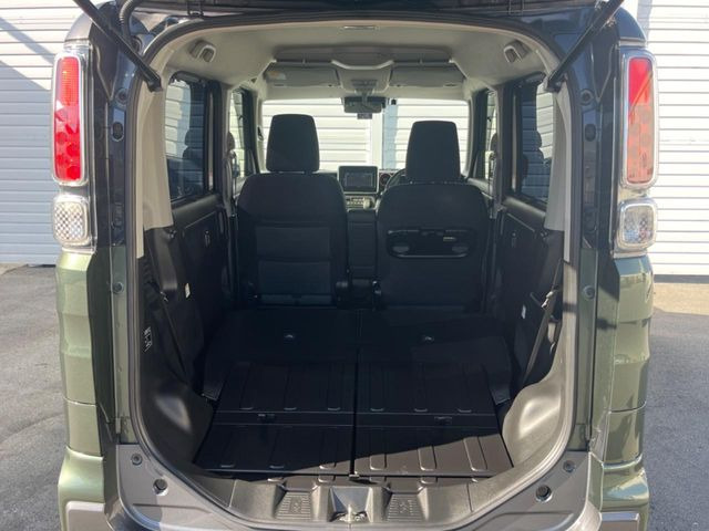 ���i�̂���������ʋ΁A���}���ɏ\���ȉ׎��X�y�[�X���m�ۂ��Ă���܂��B�Z�J���h�V�[�g��|���ƁA�傫�ȉו��̐ύڂ��\�ł���