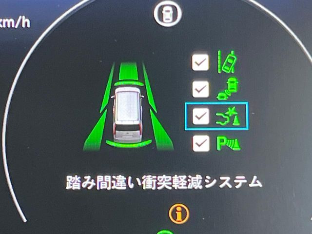 【誤発進抑制機能】駐車時などの低速走行時にアクセルとブレーキを間違え、壁や車などとの衝突の恐れがある場合にブレーキを作動させ衝突回避をサポート。うっかり事故の予防に役立ちます!