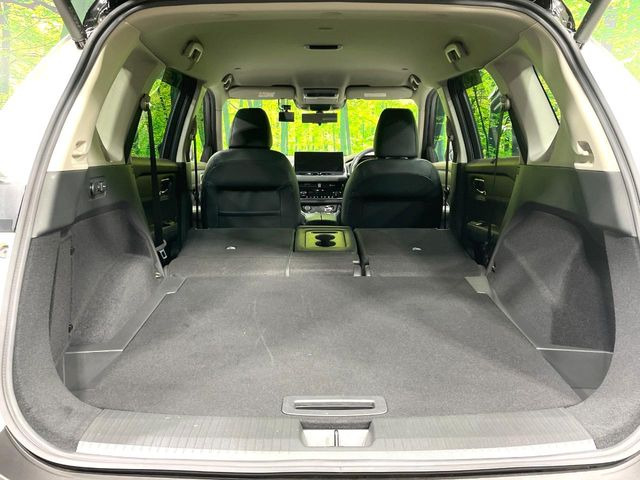 ���i�̂���������ʋ΁A���}���ɏ\���ȉ׎��X�y�[�X���m�ۂ��Ă���܂��B�Z�J���h�V�[�g��|���ƁA�傫�ȉו��̐ύڂ��\�ł���