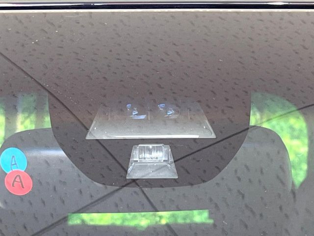 �y�z���_�Z���V���O�z���s���ɑO���̎ԗ�����F�����A�Փ˂������Ȏ��͌x��ƃu���[�L�ŏՓˉ���Ɣ�Q�y�����A�V�X�g�B�����S�Ƀh���C�u�����y���݂��������܂��B