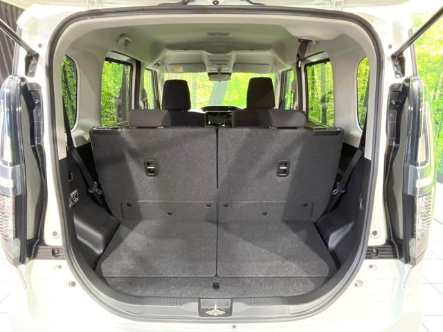 ���i�̂���������ʋ΁A���}���ɏ\���ȉ׎��X�y�[�X���m�ۂ��Ă���܂��B�Z�J���h�V�[�g��|���ƁA�傫�ȉו��̐ύڂ��\�ł���