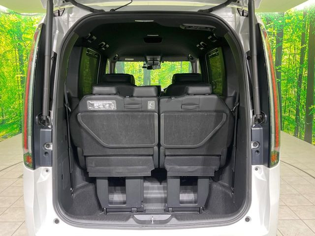 ���i�̂���������ʋ΁A���}���ɏ\���ȉ׎��X�y�[�X���m�ۂ��Ă���܂��B�Z�J���h�V�[�g��|���ƁA�傫�ȉו��̐ύڂ��\�ł���