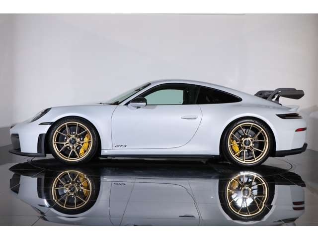 �v���C�o�V�[�K���X�����ɂ��A�O�ς̈������܂�Ǝԓ��̉��K���𗼗����Ă��܂��B