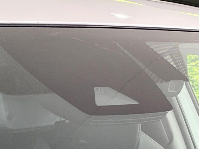 【トヨタセーフティセンス】走行中に前方の車両等を認識し、衝突しそうな時は警報とブレーキで衝突回避と被害軽減をアシスト。より安全にドライブをお楽しみいただけます。