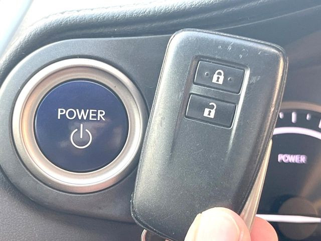 �y�X�}�[�g�L�[�z�J�o����|�P�b�g�ɓ��ꂽ�܂܂ł��h�A�̎{���E�������\�ȃX�}�[�g�L�[�𑕔��B�G���W���̃I���E�I�t�����J�M�����o���K�v����������Ƃ��Ă��֗��ł���