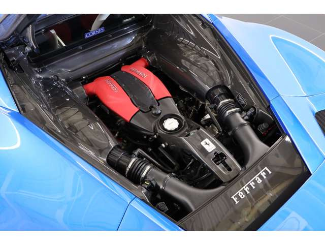 3.9L V�^8�C��DOHC�c�C���^�[�{�A720ps/78.5kgm�A�S��&times;�S��&times;�S��mm 4611&times;1979&times;1206mm�A�ԗ��d�� 1570kg(�Ԍ��؋L�ڒl)