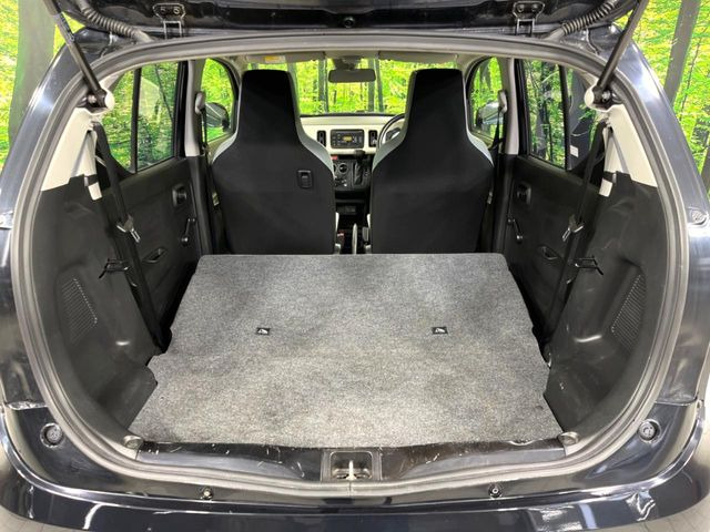 ���i�̂���������ʋ΁A���}���ɏ\���ȉ׎��X�y�[�X���m�ۂ��Ă���܂��B�Z�J���h�V�[�g��|���ƁA�傫�ȉו��̐ύڂ��\�ł���