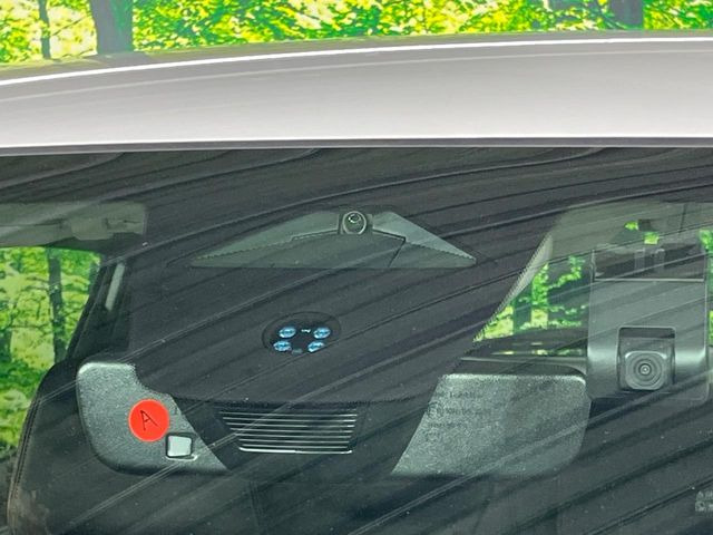 �y�z���_�Z���V���O�z���s���ɑO���̎ԗ�����F�����A�Փ˂������Ȏ��͌x��ƃu���[�L�ŏՓˉ���Ɣ�Q�y�����A�V�X�g�B�����S�Ƀh���C�u�����y���݂��������܂��B