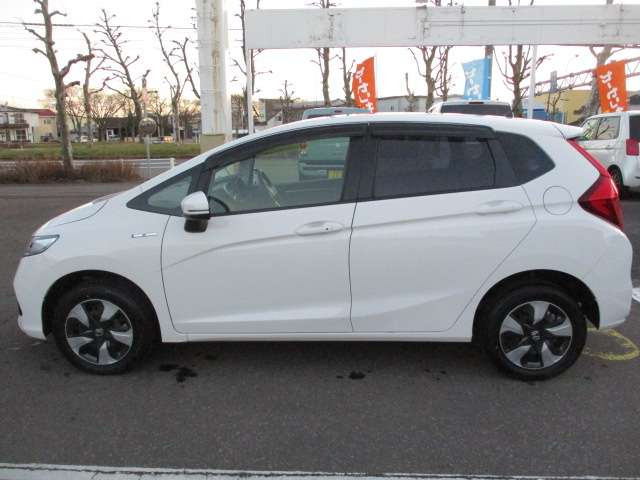 フィット1.5 ハイブリッド F 4WD