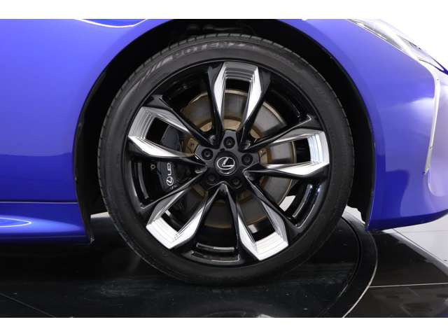 21�C���`�b���z�C�[�����Z�b�g����A�q�[�g�u���[�̃{�f�B�Ƒ��܂��đ��݊��͔� �Q�B��p�L�����p�[�Ƃ̃R���g���X�g���������A���o�I�ȃX�|�[�c�}�C���h����w���߂Ă���܂��B