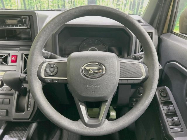 ステアリングも使用感が少なく、きれいな状態となっております♪