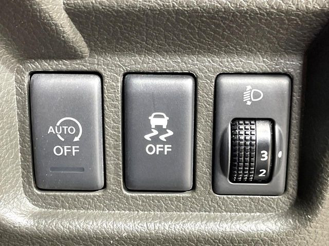 �y�A�C�h�����O�X�g�b�v�z�ԐM����a�؂Œ�Ԃ����ۂɃG���W�����~���A���ʂȔR���̏����}���܂��B�R��������ی�ɂȂ���@�\��G���W���̓u���[�L�𗣂��΍Ďn�����܂��B