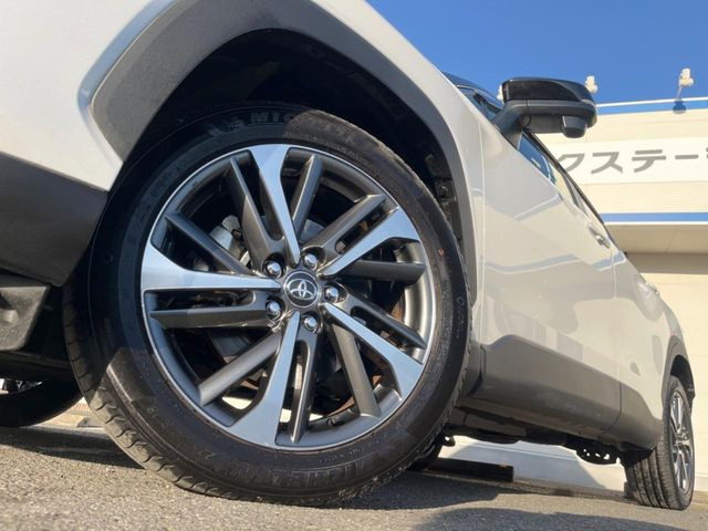 �y����18�C���`�A���~�z�C�[���z�O�ςɃ}�b�`���������A���~�z�C�[���𑕒����Ă���܂��B�e��ЊO�A���~�z�C�[����A�X�^�b�h���X�^�C�����戵�����Ă���܂��B���񂲑��k����������