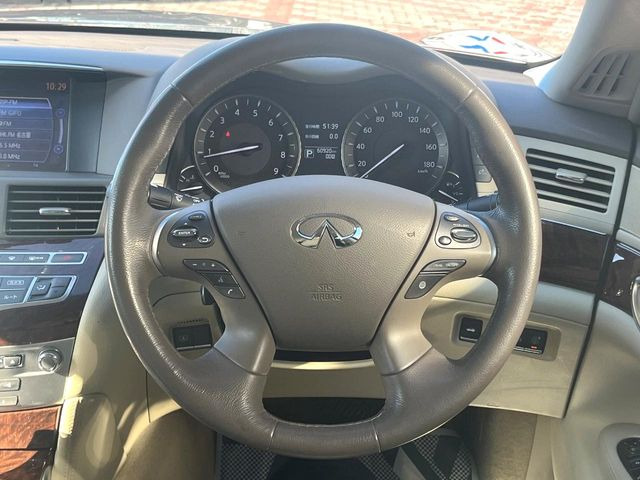 �y�����v�����X�e�A�����O�z�㎿�Ȋv���g�p���邱�ƂŁA��ɂ����������݂ƂĂ��^�]���₷���n���h���ł���