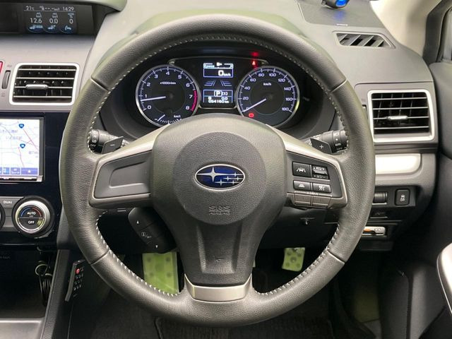 �y�����v�����X�e�A�����O�z�㎿�Ȋv���g�p���邱�ƂŁA��ɂ����������݂ƂĂ��^�]���₷���n���h���ł���