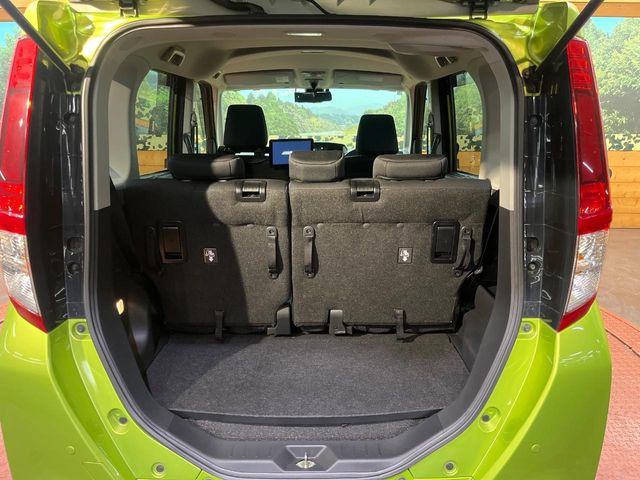 ���i�̂���������ʋ΁A���}���ɏ\���ȉ׎��X�y�[�X���m�ۂ��Ă���܂��B�Z�J���h�V�[�g��|���ƁA�傫�ȉו��̐ύڂ��\�ł���