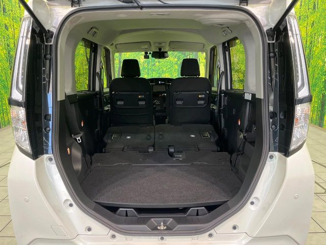 ���i�̂���������ʋ΁A���}���ɏ\���ȉ׎��X�y�[�X���m�ۂ��Ă���܂��B�Z�J���h�V�[�g��|���ƁA�傫�ȉו��̐ύڂ��\�ł���