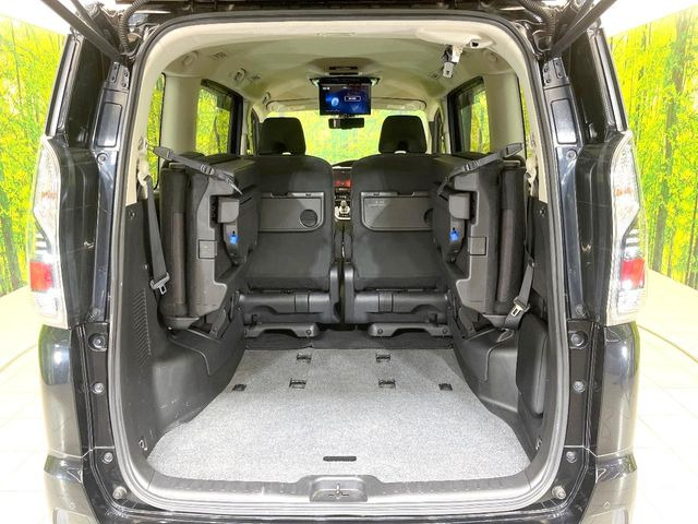 ���i�̂���������ʋ΁A���}���ɏ\���ȉ׎��X�y�[�X���m�ۂ��Ă���܂��B�Z�J���h�V�[�g��|���ƁA�傫�ȉו��̐ύڂ��\�ł���