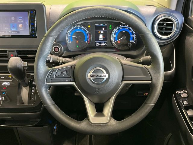 �y�����v�����X�e�A�����O�z�㎿�Ȋv���g�p���邱�ƂŁA��ɂ����������݂ƂĂ��^�]���₷���n���h���ł���