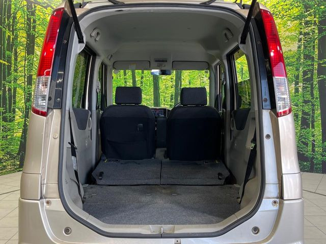 ���i�̂���������ʋ΁A���}���ɏ\���ȉ׎��X�y�[�X���m�ۂ��Ă���܂��B�Z�J���h�V�[�g��|���ƁA�傫�ȉו��̐ύڂ��\�ł���