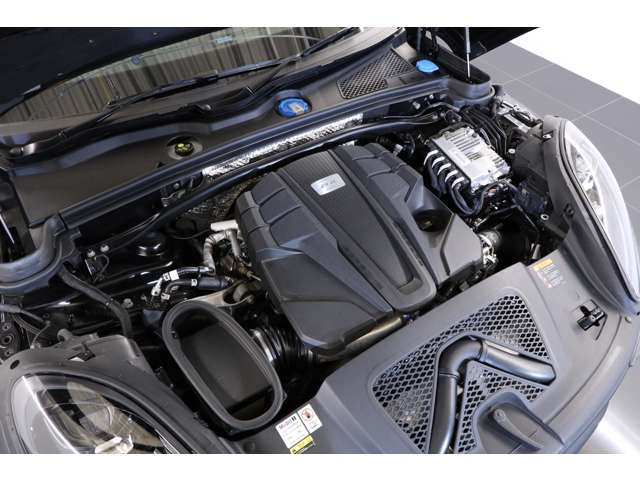 2.9L V�^6�C��DOHC�c�C���^�[�{�A440ps/56.1kgm�A�S��&times;�S��&times;�S��mm 4726&times;1927&times;1596mm�A�ԗ��d�� 2035kg