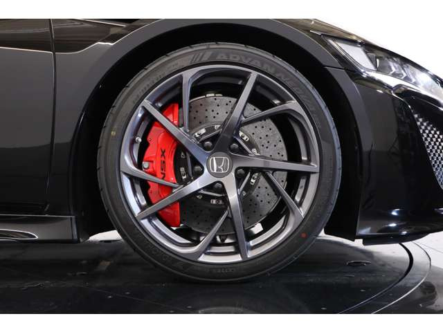 �b���z�C�[�����̗p����y�ʉ��ƍ�������Ńn���h�����O���サ�Ă���܂��B