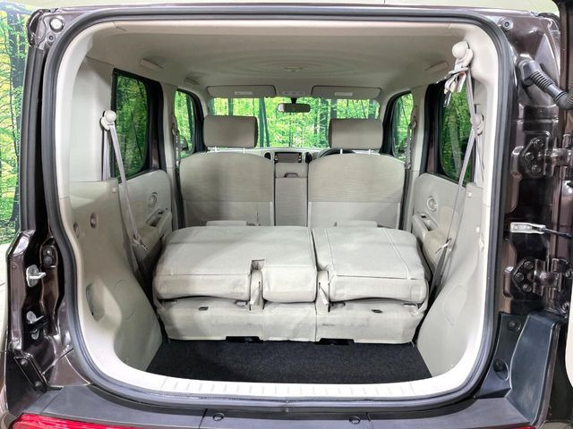 ���i�̂���������ʋ΁A���}���ɏ\���ȉ׎��X�y�[�X���m�ۂ��Ă���܂��B�Z�J���h�V�[�g��|���ƁA�傫�ȉו��̐ύڂ��\�ł���