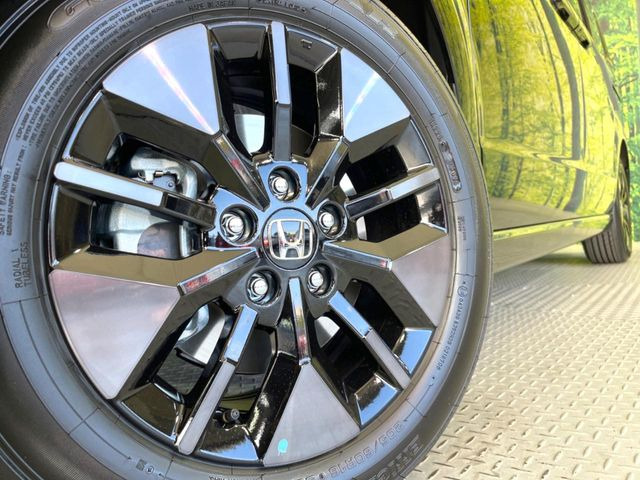 【純正16インチアルミホイール】外観にマッチした純正アルミホイールを装着しております。各種社外アルミホイールや、スタッドレスタイヤも取扱いしております。是非ご相談ください♪