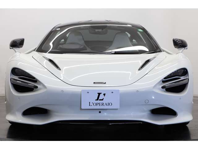 �w�b�h���C�g����ɂ́A�{�f�B���F�̃y�C���g�T���E���h���{���A���ꊴ�̂���������d�オ��B�ו��ɂ܂ł���������J���[�}�b�`���O���A�G�N�X�e���A�̐������ꂽ��ۂ�����ɍ��߂Ă��܂��B