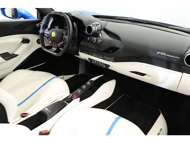 �V���[�v��LED�w�b�h���C�g�ƌy�ʃ��A�O���������݊������o�B4000km���s�̐������𖾗ĎԁB�Ïl���̍����L���r���Œ����������K�B