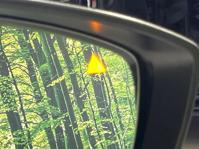 �y�u���C���h�X�|�b�g���j�^�����O�z���s���A�h�A�~���[�̎��p�ɂȂ�₷���ӏ��Ɍ㑱�Ԃ��ڋ߂���ƃT�C�h�~���[�t�߂Ɍx����\���A�h���C�o�[�ɒ��ӊ��N�����Ă���܂��B