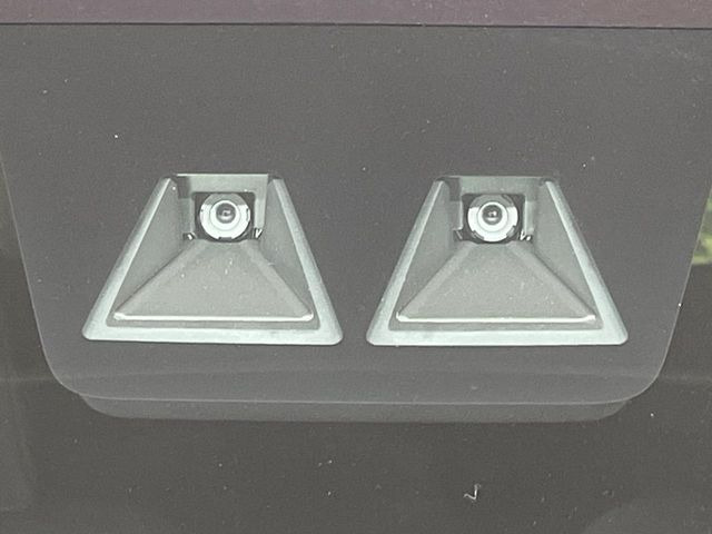 �y�X�}�[�g�A�V�X�g�z���s���ɑO���̎ԗ�����F�����A�Փ˂������Ȏ��͌x��ƃu���[�L�ŏՓˉ���Ɣ�Q�y�����A�V�X�g�B�����S�Ƀh���C�u�����y���݂��������܂��B