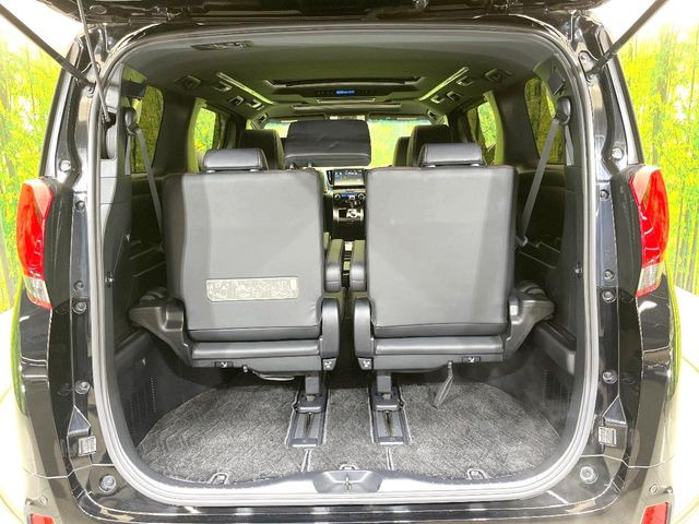 ���i�̂���������ʋ΁A���}���ɏ\���ȉ׎��X�y�[�X���m�ۂ��Ă���܂��B�Z�J���h�V�[�g��|���ƁA�傫�ȉו��̐ύڂ��\�ł���