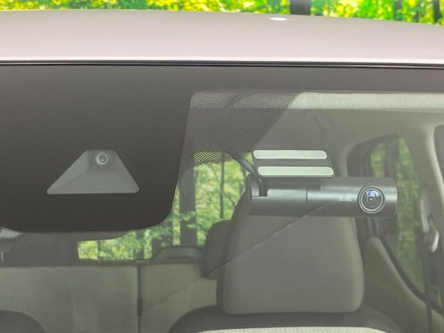 �y�C���e���W�F���g�G�}�[�W�F���V�[�u���[�L�z�t�����g�J�����őO���̎ԗ�����s�҂����m�B�Փ˂������Ȏ��͏Փ˔�Q�y���u���[�L���쓮�A�Փˉ�����T�|�[�g�B�����S�Ƀh���C�u�����y���݂��������܂��B