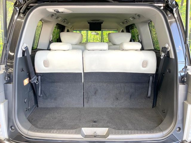 ���i�̂���������ʋ΁A���}���ɏ\���ȉ׎��X�y�[�X���m�ۂ��Ă���܂��B�Z�J���h�V�[�g��|���ƁA�傫�ȉו��̐ύڂ��\�ł���