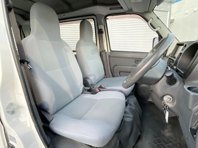 �^�]�Ȃ܂��ɂ͏\���ȃX�y�[�X������A�啿�ȕ��ł��������^�]���Ă�����������ł��B