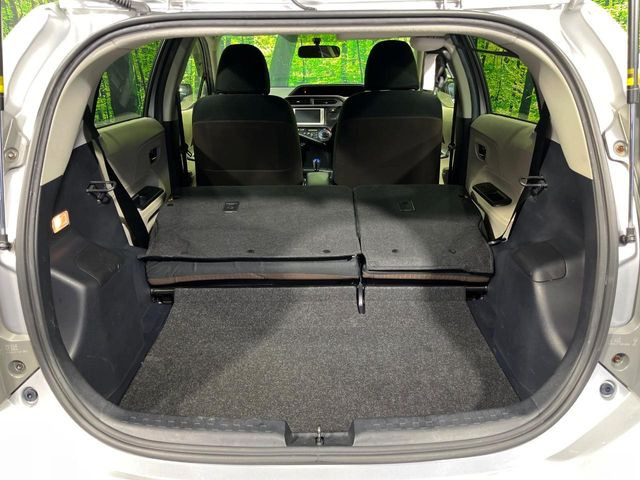 ���i�̂���������ʋ΁A���}���ɏ\���ȉ׎��X�y�[�X���m�ۂ��Ă���܂��B�Z�J���h�V�[�g��|���ƁA�傫�ȉו��̐ύڂ��\�ł���