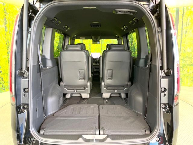 普段のお買い物や通勤、送迎等に十分な荷室スペースを確保しております。セカンドシートを倒すと、大きな荷物の積載も可能です♪