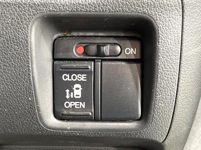 �y�p���[�X���C�h�h�A�z�X�}�[�g�L�[��^�]�Ȃ̃X�C�b�`�ŃX���C�h�h�A�̊J���\���d��������͂����ăh�A���J����K�v�������A���������q�l�ł��A�d���ו��������Ă��鎞�����N�ɊJ���߂ł��܂���