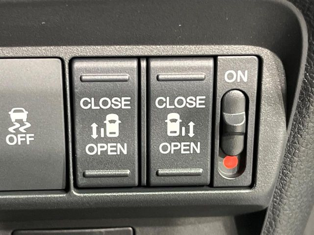 �y�����p���[�X���C�h�h�A�z�X�}�[�g�L�[��^�]�Ȃ̃X�C�b�`�Ō�ȗ����X���C�h�h�A�̊J���\���d��������͂����ăh�A���J����K�v�������A�����Ȃ��q�l�ł��ȒP�ɊJ���߂ł����K�ł���