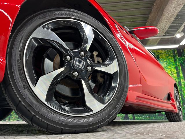 �y����15�C���`�A���~�z�C�[���z�O�ςɃ}�b�`���������A���~�z�C�[���𑕒����Ă���܂��B�e��ЊO�A���~�z�C�[����A�X�^�b�h���X�^�C�����戵�����Ă���܂��B���񂲑��k����������