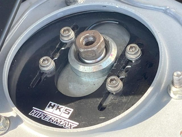 �yHKS���ԍ����z�ԍ����Ⴍ�Ȃ�A�X�^�C���b�V���Ȍ����ڂƂȂ��Ă���܂��B�ԗ��̏d�S�������鎖�ŁA���s���̈��萫�����サ�܂���