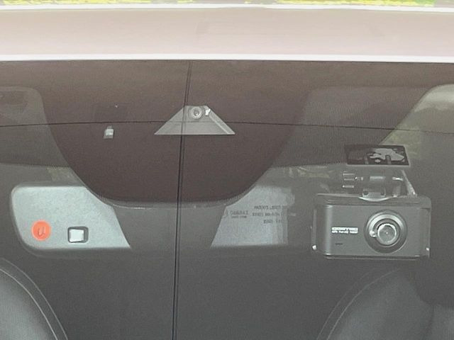 �y�X�}�[�g�u���[�L�T�|�[�g�z���s���ɑO���̎ԗ�����F�����A�Փ˂������Ȏ��͌x��ƃu���[�L�ŏՓˉ���Ɣ�Q�y�����A�V�X�g�B�����S�Ƀh���C�u�����y���݂��������܂��B