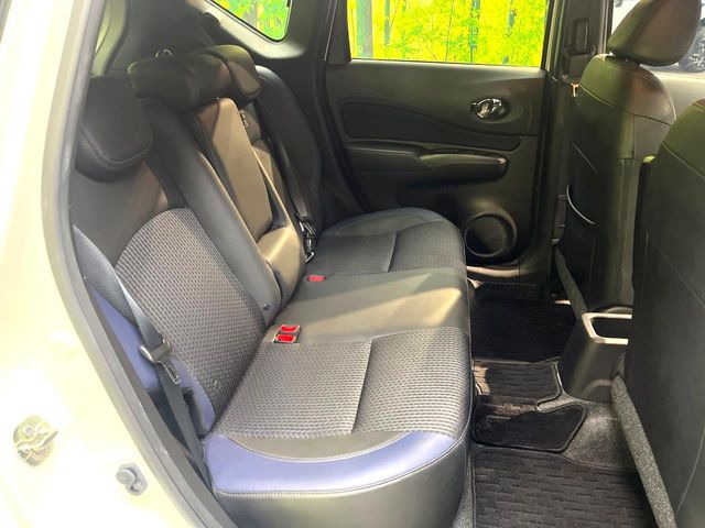 �R���p�N�g�J�[�ł����A�Z�J���h�V�[�g�͏\���ȍL����������K�ɂ���肢�������܂���V�[�g��|���đ傫�ȉו���ς񂾂�ƁA�p�r�̕����L��1��ł��B