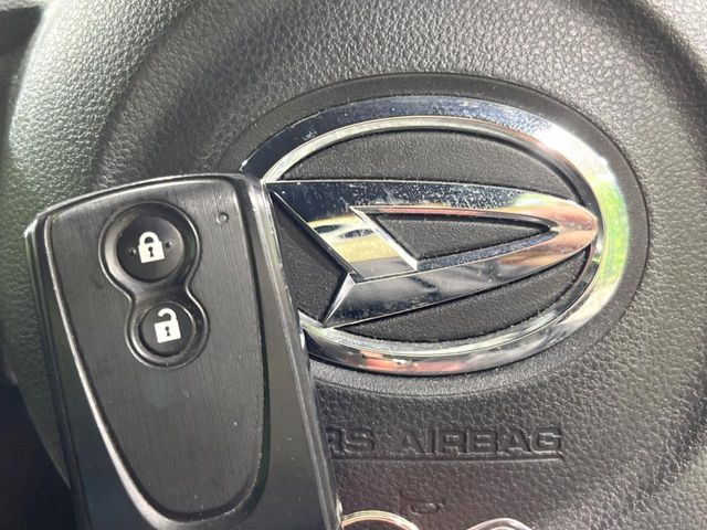 �y�L�[�t���[�V�X�e���z�J�o����|�P�b�g�ɓ��ꂽ�܂܂ł��h�A�̎{���E�������\�ȃX�}�[�g�L�[�𑕔��B�G���W���̃I���E�I�t�����J�M�����o���K�v����������Ƃ��Ă��֗��ł���