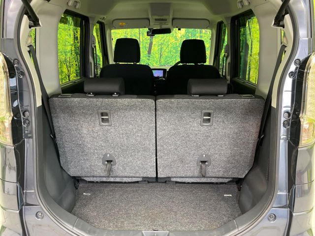 ���i�̂���������ʋ΁A���}���ɏ\���ȉ׎��X�y�[�X���m�ۂ��Ă���܂��B�Z�J���h�V�[�g��|���ƁA�傫�ȉו��̐ύڂ��\�ł���