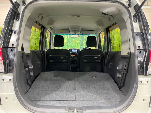 ���i�̂���������ʋ΁A���}���ɏ\���ȉ׎��X�y�[�X���m�ۂ��Ă���܂��B�Z�J���h�V�[�g��|���ƁA�傫�ȉו��̐ύڂ��\�ł���