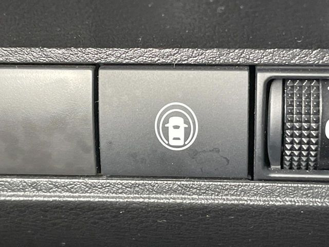 �y�C���e���W�F���g�G�}�[�W�F���V�[�u���[�L�z�t�����g�J�����őO���̎ԗ�����s�҂����m�B�Փ˂������Ȏ��͏Փ˔�Q�y���u���[�L���쓮�A�Փˉ�����T�|�[�g�B�����S�Ƀh���C�u�����y���݂��������܂��B