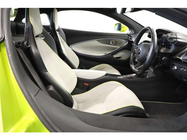 3.0L V6�c�C���^�[�{+E���[�^�[�����ݏo���� �ق̃��X�|���X�B�V����}�N���[�����̑����̊��ł���2022�N���A���g�D�[���B